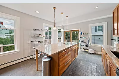 10 Trowbridge Rd, Worcester, MA 01609 - Photo 4