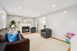 246 Lynnfield St, Peabody, MA 01960 - Photo 10