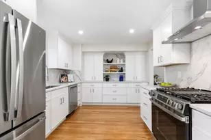 29 Cottage St, Newton, MA 02464 - Photo 12