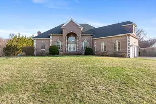 64 Kensington Ct, Swansea, MA 02777 - Photo 2