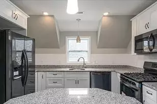 17 Tower St, Lynn, MA 01905 - Photo 4