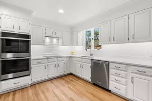 10 Heritage Ln, Andover, MA 01810 - Photo 4