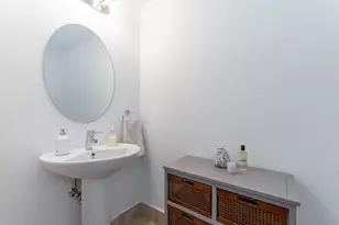 769 Heath St, Brookline, MA 02467 - Photo 16