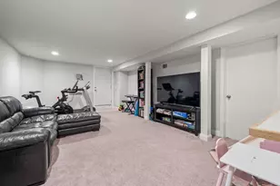 13 Mill St, Boston, MA 02122 - Photo 22