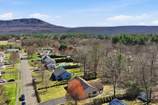 11 Laurel Dr, Easthampton, MA 01027 - Photo 38