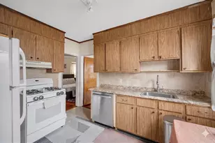 481 Lagrange St, Boston, MA 02132 - Photo 16