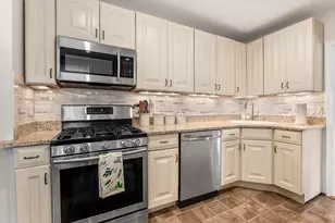 285 Colburn St, Dedham, MA 02026 - Photo 18