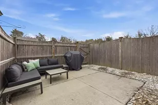 41 Jamestown Dr, Springfield, MA 01108 - Photo 34