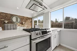 41 Jamestown Dr, Springfield, MA 01108 - Photo 16