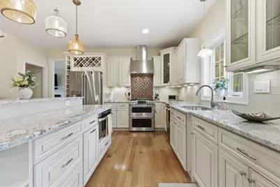 71 Lexington St, Burlington, MA 01803 - Photo 8