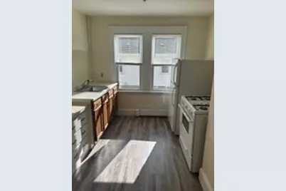 32 Saint Anns Rd #1R, Quincy, MA 02170 - Photo 2