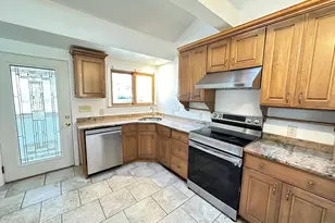 24 Hemlock Dr, Natick, MA 01760 - Photo 2