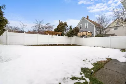 77 Dartmouth St, New Bedford, MA 02740 - Photo 36