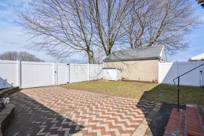 10 Yale St, Lawrence, MA 01841 - Photo 32