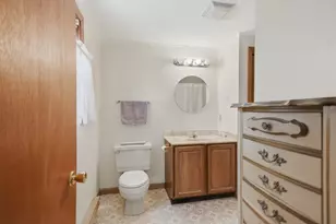 10 Lee Ave, Burlington, MA 01803 - Photo 18
