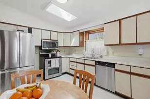 10 Lee Ave, Burlington, MA 01803 - Photo 12