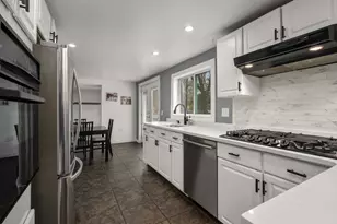 157 Pearl St, Reading, MA 01867 - Photo 4