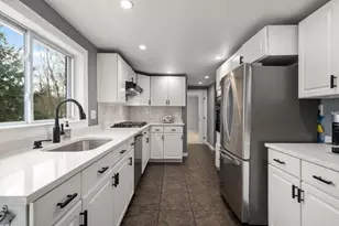 157 Pearl St, Reading, MA 01867 - Photo 2