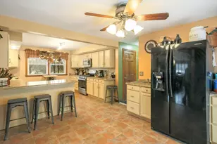 186 Elm St, Leominster, MA 01453 - Photo 4