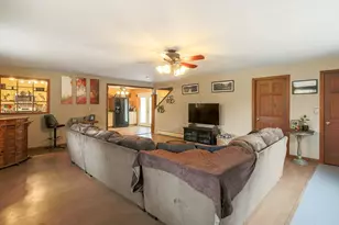 186 Elm St, Leominster, MA 01453 - Photo 10