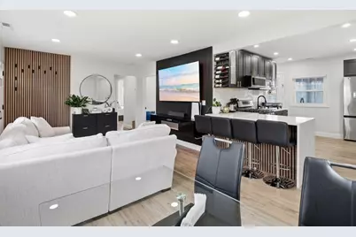 63 Jasper St, Saugus, MA 01906 - Photo 8