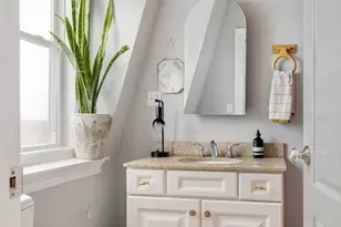 394 E 8th St, Boston, MA 02127 - Photo 12