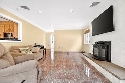 12 Parkway Dr, Saugus, MA 01906 - Photo 8