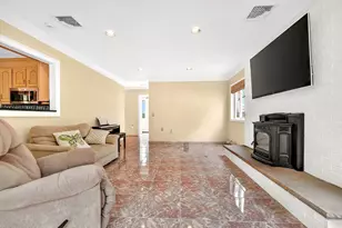12 Parkway Dr, Saugus, MA 01906 - Photo 8