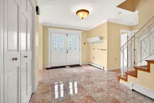 12 Parkway Dr, Saugus, MA 01906 - Photo 10