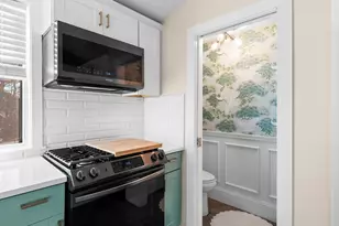 17 Preston St, Wakefield, MA 01880 - Photo 6