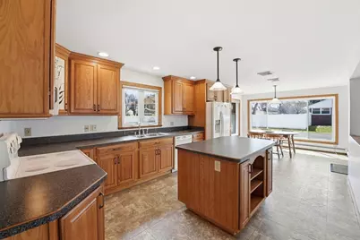 79 Woodlawn St, Chicopee, MA 01020 - Photo 8