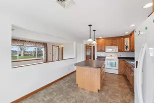 79 Woodlawn St, Chicopee, MA 01020 - Photo 8