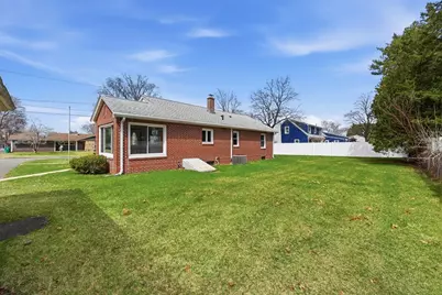 79 Woodlawn St, Chicopee, MA 01020 - Photo 6