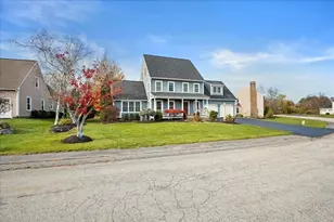 14 Goddard Dr, Auburn, MA 01501 - Photo 2