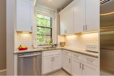 27 Hereford St, Boston, MA 02115 - Photo 18