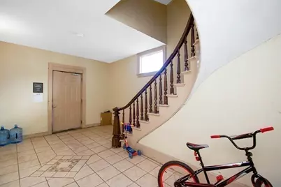 37 Benefit St, Worcester, MA 01610 - Photo 6