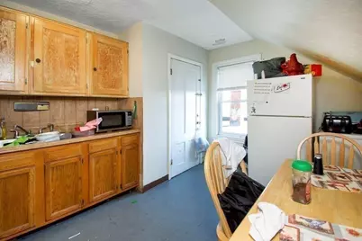 37 Benefit St, Worcester, MA 01610 - Photo 8