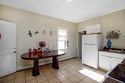 37 Benefit St, Worcester, MA 01610 - Photo 14