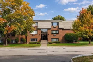 5 Hallmark Gdns, Burlington, MA 01803 - Photo 1