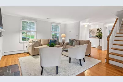 7 Oakdale Ave, Wellesley, MA 02482 - Photo 2