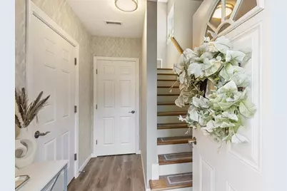 22 Apthorp St, Worcester, MA 01606 - Photo 2