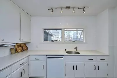 87 Bonad Rd, Brookline, MA 02467 - Photo 8