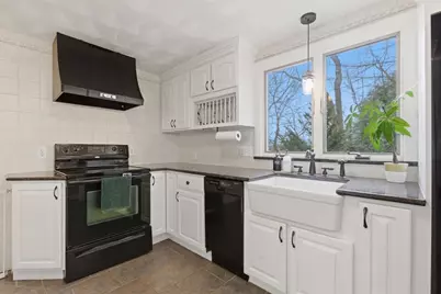 20 Hilltop Ter, Woburn, MA 01801 - Photo 8