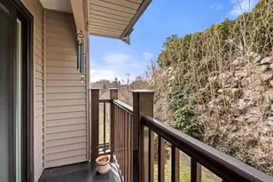 23 Pebble Pl, Malden, MA 02148 - Photo 8