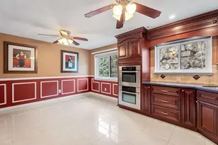 23 Pebble Pl, Malden, MA 02148 - Photo 2