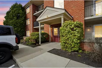 32 Maple Crest Cir #G, Holyoke, MA 01040 - Photo 2