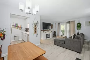 32 Maple Crest Cir, Holyoke, MA 01040 - Photo 12