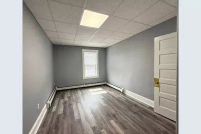133 University Ave #5, Lowell, MA 01854 - Photo 6