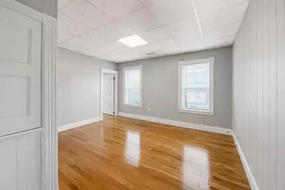 133 University Ave #6, Lowell, MA 01854 - Photo 6