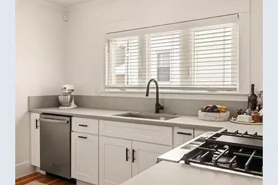 11 Hillview Ave, Boston, MA 02131 - Photo 12